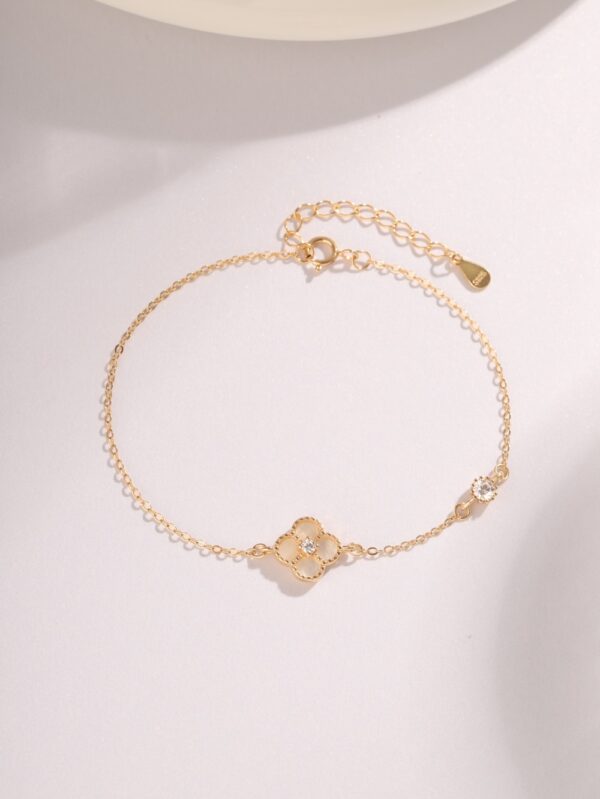 White Flower Chain Bracelet